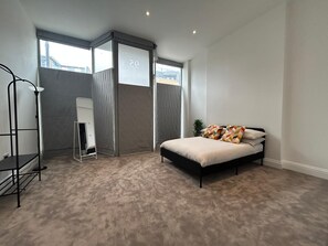2 bedrooms, iron/ironing board, travel cot, WiFi