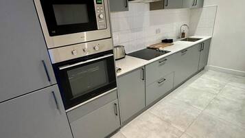 Refrigerador, microondas, horno y lavavajillas