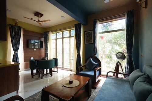 🌿 Casa Albela | Luxe 4BR Boho-Chic Suite with Balcony in Central Bangalore