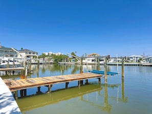 Marina - Waterfront Retreat Walk to Beach Pool Home (Indian Rocks Beach)