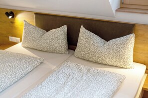 2 bedrooms, WiFi, bed sheets, wheelchair access