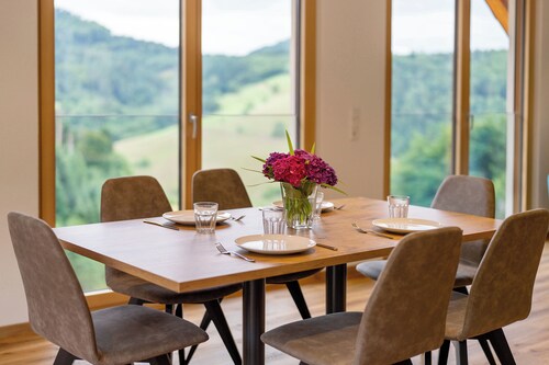 Holiday Apartment 'Burgblick' with Mountain View and Wi-Fi
