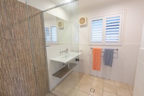 シャワー、タオル