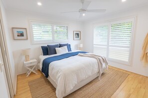 4 室のベッドルーム、WiFi (無料)、ベッドシーツ