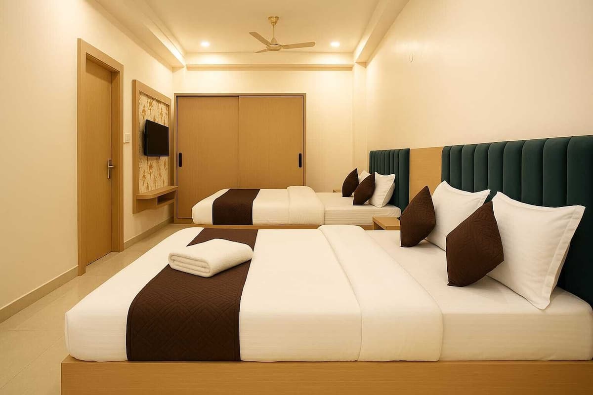 Family Quadruple Room | Desk, laptop workspace, free WiFi