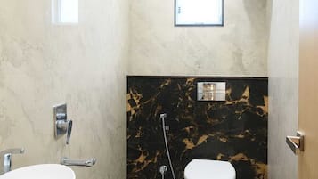 Shower, towels, soap, shampoo