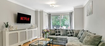 Comfortable 5-Bedroom home- Parking - Smart TV - Business Ready