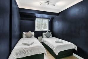 4 bedrooms, iron/ironing board, free WiFi, bed sheets