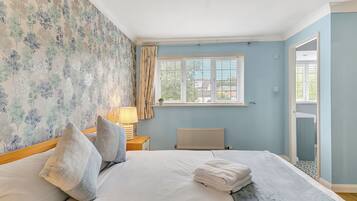 4 soverom, strykejern/-brett, reiseseng for barn og wi-fi (inkludert)