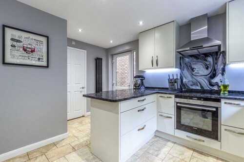 Homely 4 Bedroom House Addlestone