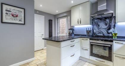 Homely 4 Bedroom House Addlestone