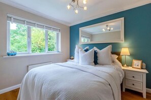 4 bedrooms, iron/ironing board, free WiFi, bed sheets