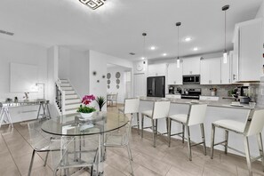 Private kitchen - PBD681 Summary:
Champ (Kissimmee)