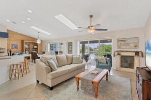 Living area - CC2101 Summary:<br>Cape (Cape Coral)