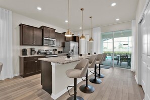 Private kitchen - LLW3301 Summary:<br>Wind (Davenport)