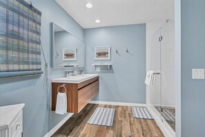 Shower, hair dryer, towels