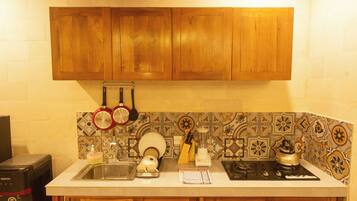 Fridge, microwave, stovetop, coffee/tea maker