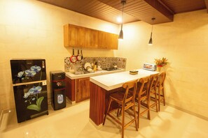 Fridge, microwave, stovetop, coffee/tea maker