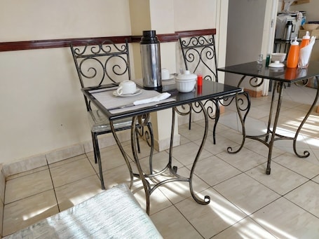 Restaurante. Machakos Suites Luxury Hotel