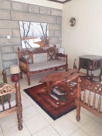 Restaurante. Machakos Suites Luxury Hotel