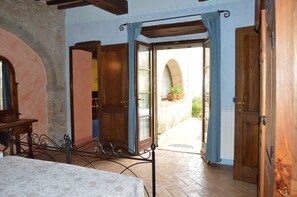2 bedrooms, travel crib, free WiFi, bed sheets