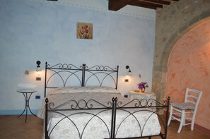 2 bedrooms, travel crib, free WiFi, bed sheets