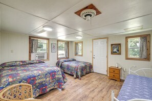 House (2 Bedrooms) | Interior - Trail Access! Lake Whitney Retreat 2 Mi to Marina (Whitney)