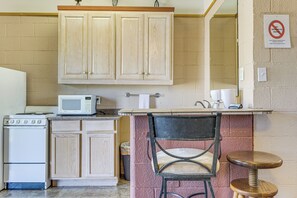 Interior - Hike, Fish & More: Quaint Lake Whitney Retreat (Whitney)