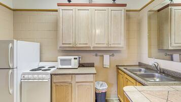 Apartment (0 Bedroom) | Interior