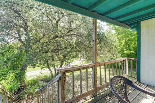 2 Mi to Fishing on Lake Whitney: Cottage w/ Deck
