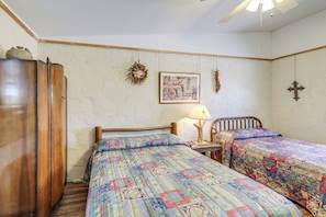 Interior - Studio w/ Trail Access: 8 Mi to Lake Whitney St Pk (Whitney)