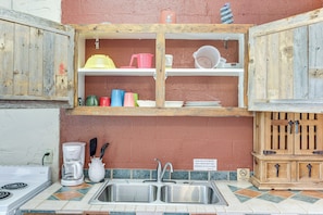 Interior - Studio w/ Trail Access: 8 Mi to Lake Whitney St Pk (Whitney)