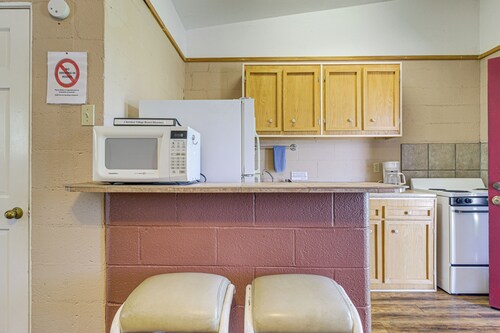 8 Mi to Lake Whitney State Park: Quaint Studio!