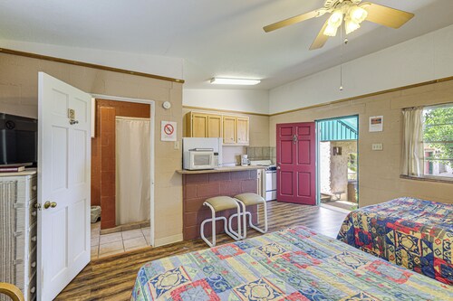 8 Mi to Lake Whitney State Park: Quaint Studio!