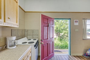 Apartment (0 Bedroom) | Interior - 8 Mi to Lake Whitney State Park: Quaint Studio! (Whitney)