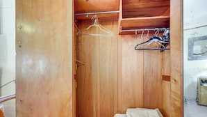 Apartment (0 Bedroom) | Bahagian dalam