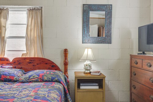 Hike On-site: Lake Whitney Studio Hideaway