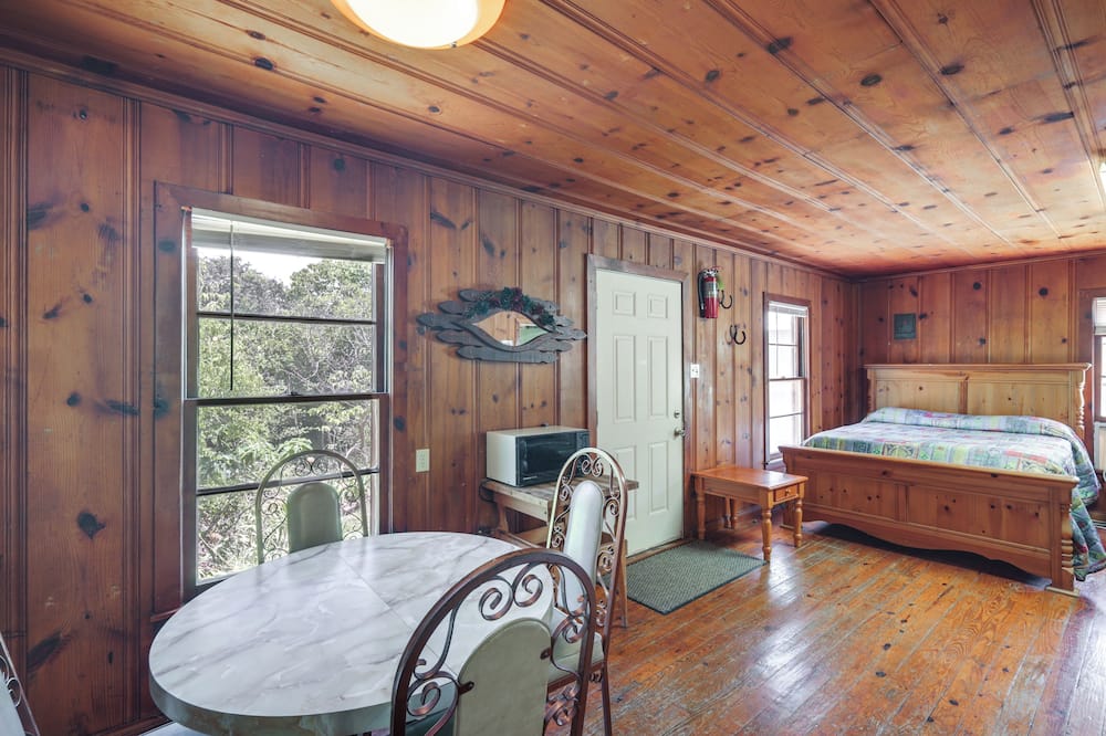 On-site Trails! Cozy Whitney Cottage 2 Mi to Lake - Blum, TX
