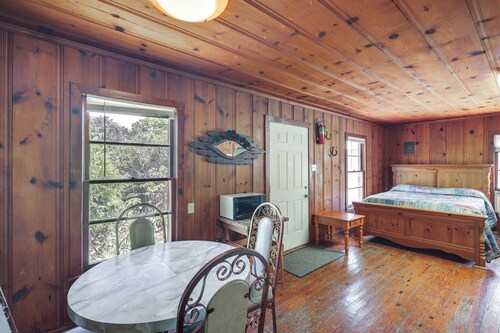 On-site Trails! Cozy Whitney Cottage 2 Mi to Lake