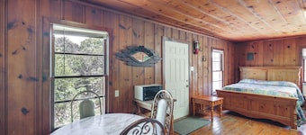 On-site Trails! Cozy Whitney Cottage 2 Mi to Lake