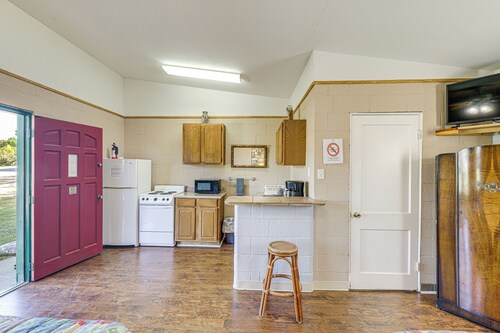 On-site Hiking Trails: Lake Whitney Studio!