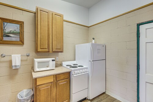 Easy Lake & Hiking Trails Access: Whitney Studio