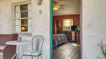 Apartment (0 Bedroom) | Interior