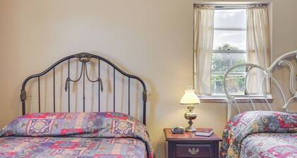 Relax Fireside! Lake Whitney Studio 2 Mi to Marina