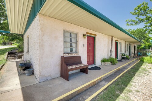 2 Mi to Marina: Lake Whitney Studio Retreat!