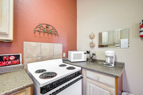 Relax Fireside! Lake Whitney Studio 2 Mi to Marina