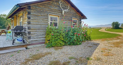 Montana Mountain Getaway: Deck & Amazing Views