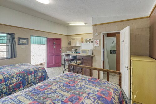 Patio & Trail Access: Lake Whitney Studio!