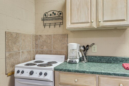 Patio & Trail Access: Lake Whitney Studio!