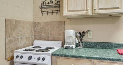 Patio & Trail Access: Lake Whitney Studio!